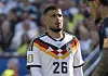 Deniz Undav blickt enttäuscht im Deutschland-Trikot beim WM-Spiel gegen Paraguay in Foxborough.
