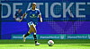 Celainy Obispo vom HSV läuft mit dem Ball im Testspiel gegen den FC Everton im Volksparkstadion.