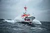 Seenotrettungskreuzer ARKONA der DGzRS fährt bei hoher Welle auf Kontrollfahrt.