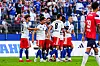 Hamburger-SV-Spieler jubeln nach Rayan Philippes Freistoßtreffer zum 1:1 gegen OSC Lille.