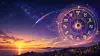 Leuchtender Zodiak-Kreis über Bergen und Meer bei einem farbenprächtigen Sonnenuntergang