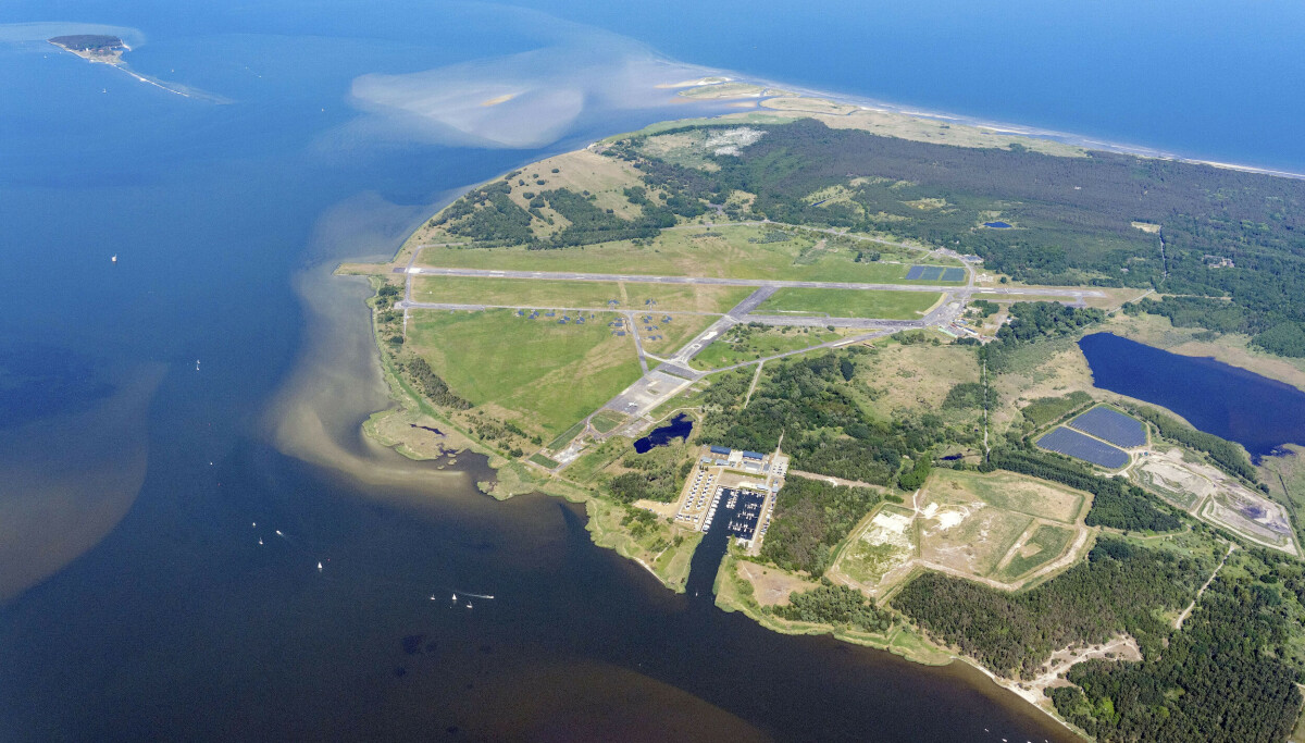 Fluggerät stürzt auf Usedom ab – Grasfläche brennt