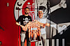 Dimitar Mitov und Andreas Bornemann mit dem Torwart-Trikot von St. Pauli