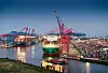 Blick auf das HHLA-Containerterminal Burchardkai und das EUROGATE-Containerterminal Hamburg. HHLA rutscht in die roten Zahlen. (Archivbild)