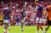Fabio Vieira kontrolliert den Ball im Arsenal-Trikot beim Emirates Cup gegen Borussia Dortmund in London.