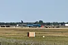 Vietnam-Airlines-Maschine steht nach der Landung am Münchner Flughafen hinter dem Sicherheitszaun.