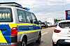Der Fahrer floh vor der Polizei, rammte dabei mehrere Streifenwagen und versuchte zu wenden. (Symbolbild)