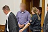 Der Angeklagte im Gerichtssaal des Landgerichts Lüneburg. Dem 56-Jährigen wird unter anderem vorgeworfen, seine Ehefrau ermordet zu haben. (Archivbild)