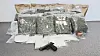 Die Polizei stelle rund 20 Kilo Rauschgift, Falschgeld und eine Schreckschusswaffe sicher.