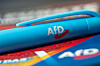 Türkisfarbener AfD-Kugelschreiber liegt auf einem politischen Flyer.