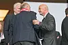 Uli Hoeneß spricht mit Horst Seehofer und Gianni Infantino auf der Tribüne des Berliner Olympiastadions.