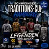 Plakat zum Schweinske Traditions-Cup Hamburg mit Fußballspielern in Trikots und Termin 8. Januar 2027