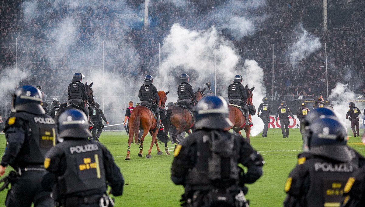 Nach den Ausschreitungen: Laute Fan-Maßnahmen im Zweitliga-Stadion Nach den Ausschreitungen: Laute Fan-Maßnahmen im Zweitliga-Stadion