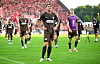 Marcus Mathisen von St. Pauli steht im DFB-Pokalspiel bei Rot-Weiss Essen auf dem Rasen.