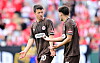 Mathias Rasmussen und Arkadiusz Pyrka vom FC St. Pauli im Spiel gegen Rot-Weiss Essen in Essen.