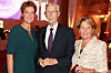 Christina, Eugen und Christa Block posieren bei der Busche Gala 2020 im Elysee in Hamburg.