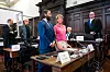 Christina Block steht mit ihrem Verteidiger Ingo Bott im Saal des Landgerichts Hamburg.