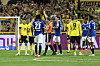 Felix Zwayer zeigt Dortmunds Samuele Inacio im Signal Iduna Park die rote Karte.