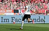 Younes Ebnoutalib jubelt im Trikot von Eintracht Frankfurt nach seinem Tor zum 1:2 gegen Union Berlin.