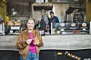 Spitzenköchin Cornelia Poletto isst eine Wan-Tan-Suppe an ihrem Lieblings-Foodtruck.