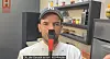 Küchenpinsel als Hitler-Bart: Steffen Henssler in einem seiner Koch-Videos