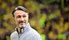 Dortmund-Trainer Niko Kovac lächelt vor dem Bundesliga-Spiel gegen den Hamburger SV im Grünen.
