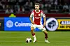 Youri Regeer von Ajax führt den Ball im Stadion während des Conference-League-Spiels gegen Shelbourne.