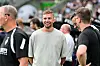 Christoph Kramer spricht bei der Saisoneröffnung im Borussia-Park mit Vereinsvertretern.
