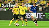 Marcel Sabitzer und Joey Veerman verfolgen für Dortmund den Ball, Bilal Nadir vom HSV setzt nach.