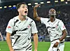 Arkadiusz Pyrka und Abdoulie Ceesay bejubeln ein St. Pauli-Tor in Bielefeld.