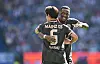 Sheraldo Becker und Kaishu Sano von Mainz 05 feiern das 0:1 beim Hamburger SV.