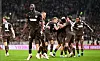 Abdoulie Ceesay bejubelt im St.-Pauli-Trikot das 1:0 gegen den VfL Wolfsburg.