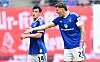 Nicolas Capaldo und Nicolai Remberg kämpfen im Bundesliga-Spiel Leipzig gegen den HSV um den Ball.