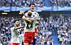 Nicolas Capaldo jubelt nach dem 1:0 des HSV gegen Köln mit Fabio Vieira und Albert Groenbaek.