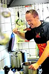 Begeistert mit seinem Team seit 2014: Konstantin Elser, Chef von „The Vegan Eagle“
