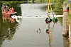 Mithilfe eines Ladekrans wurde der Trecker aus dem Elbe-Lübeck-Kanal geborgen.