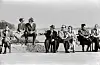 Sonne genießen am Fähranleger Op‘n Bulln im Frühjahr 1952.