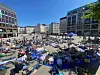 Demonstranten liegen auf dem Gänsemarkt