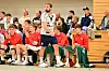 Stefan Schröder läuft vor der Bank der Oberliga-Mannschaft des HSVH
