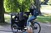 Eltern transportieren häufig ihre Kinder mit dem Lastenrad.