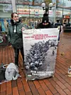 „Taubenhäuser gegen menschengemachtes Tierleid!“ – das fordert der Verein bei der Mahnwache.