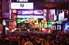 Menschen im Nachtleben auf der Reeperbahn