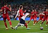 Raheem Sterling kommt zu Fall – und England zu einem Elfmeter