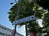 Ein Schild „LWL Kinder- und Jugendpsychiatrie“ weist auf die Klinik in Paderborn hin.
