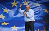 Omid Nouripour vor Europa-Flagge