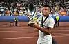 Casemiro mit dem UEFA Supercup in der Hand