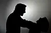 Der Mann soll die Frau schwer misshandelt und vergewaltigt haben. (Symbolfoto)