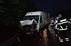 Die Feuerwehr arbeitet am Unfallort.