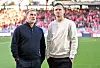HSV-Sportvorstand Stefan Kuntz und Sportdirektor Claus Costa stehen gemeinsam auf dem Platz.