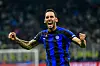 Hakan Calhanoglu jubelt im Trikot von Inter Mailand